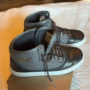 Kids shoes
Jordan jasmine premium GG kids Dark Storm Metallic Pewter 807711205